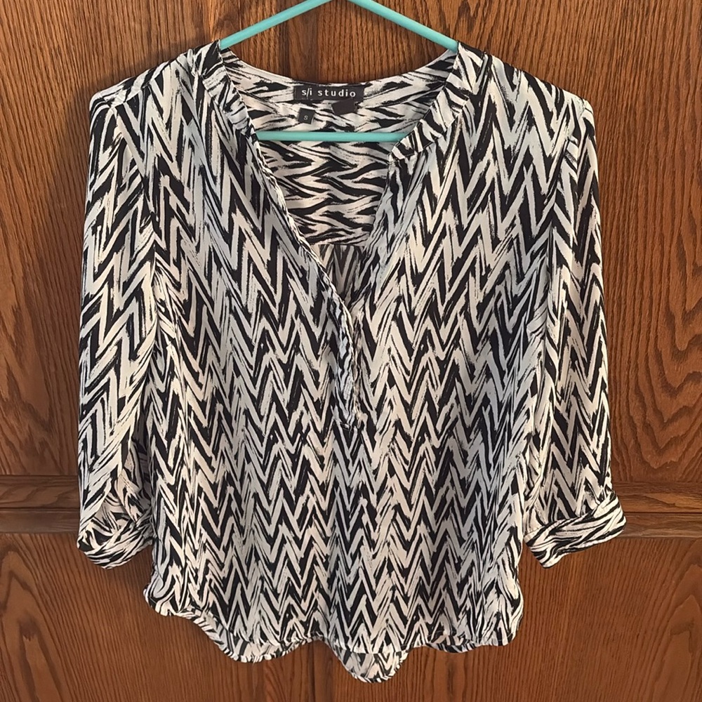 Black and white chevron striped tunic top